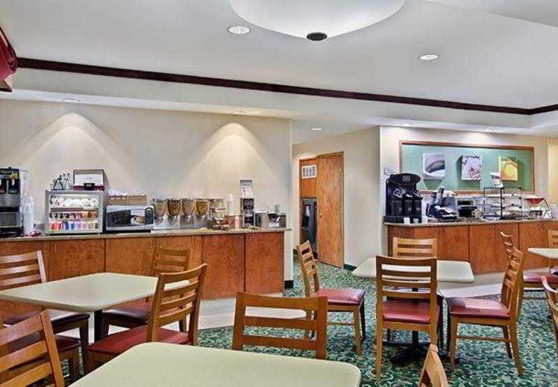 Fairfield Inn And Suites By Marriott Tampa Brandon Heartland Restoran gambar